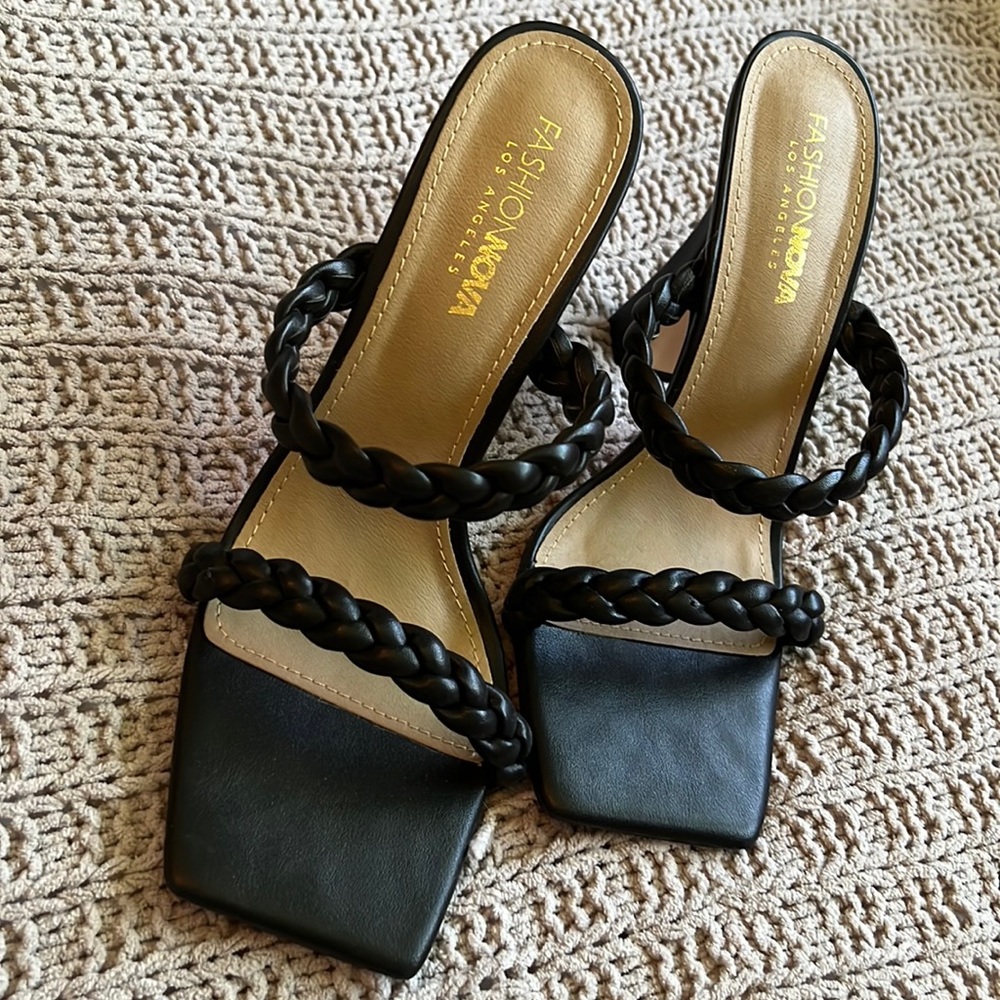 Flirtationship Heeled Sandal - Black